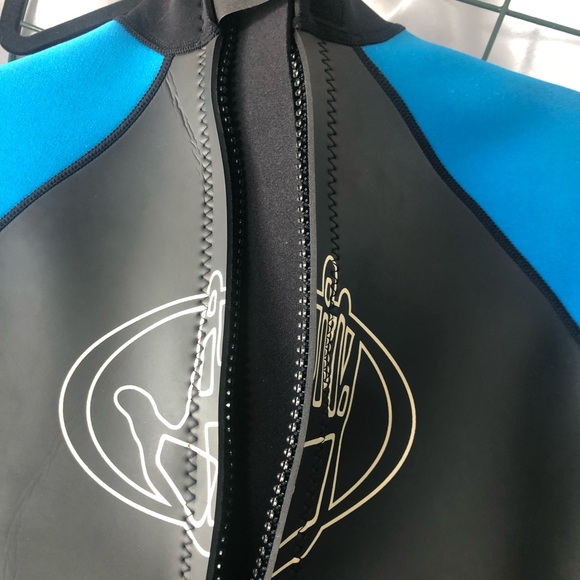 BODYGLOVE Women's wet suit. HYPERSTRETCH WAY. Temp. 3/2.  HOST PICK - Picture 16 of 16